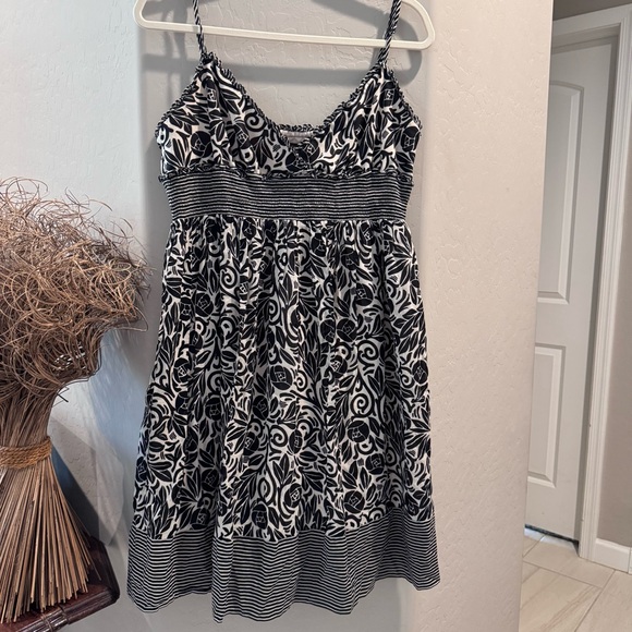 BCBGMaxAzria Dresses & Skirts - BCBGMaxAzria Monochrome Patterned Dress, Size Large